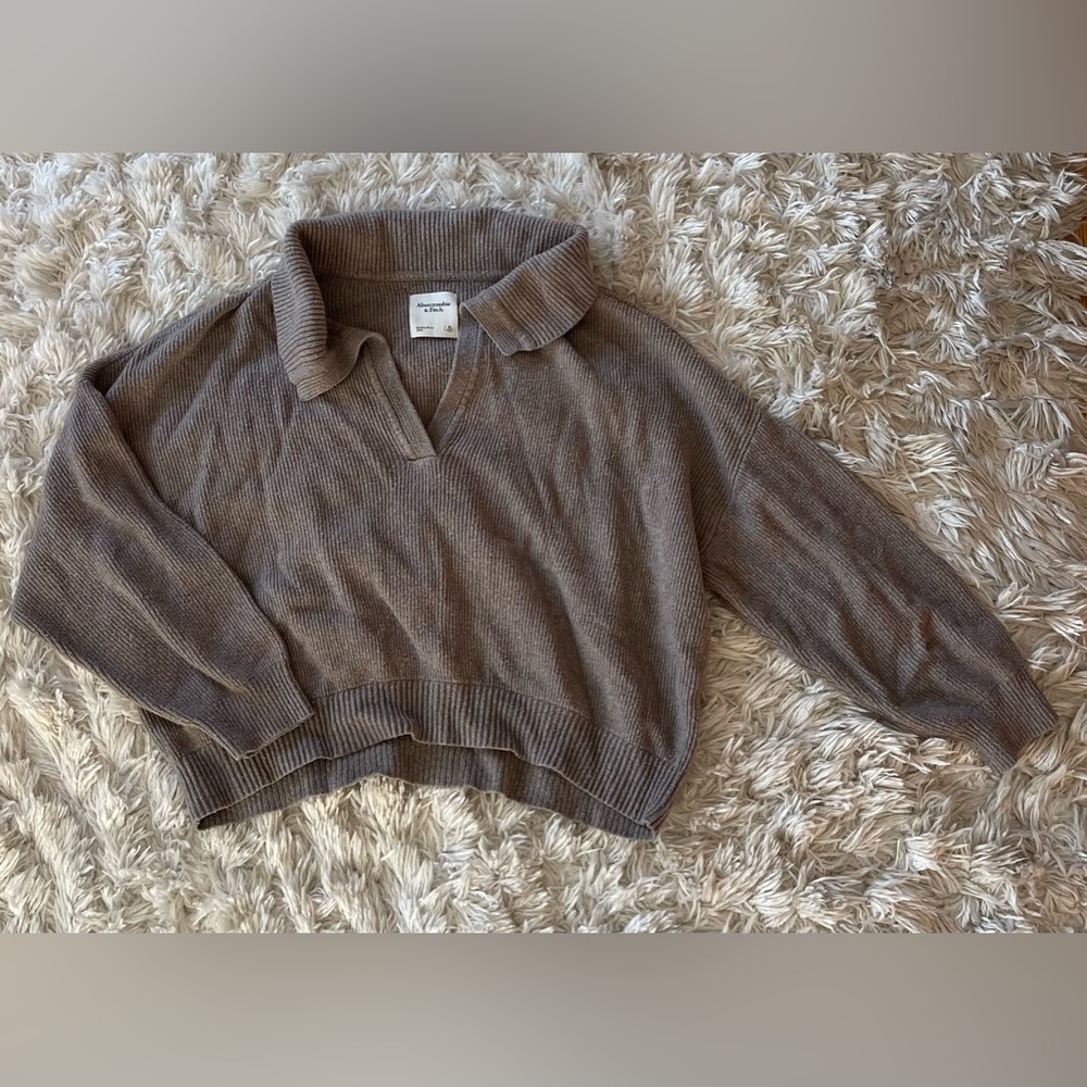 Abercrombie & Fitch Ribbed V-Neck Sweater